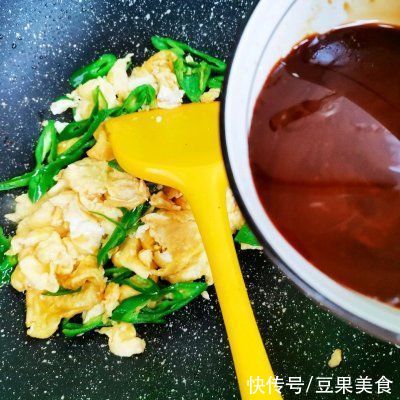 网红美食——青椒鸡蛋烩饭