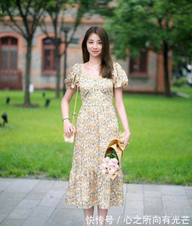 减龄 容易显老的“碎花裙”,怎么穿才能减龄又洋气!