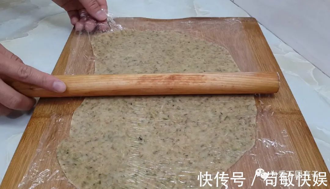 玉米油|以后麻花就这么做，撒1把小茴香，香酥又多层，出锅孩子念念不忘