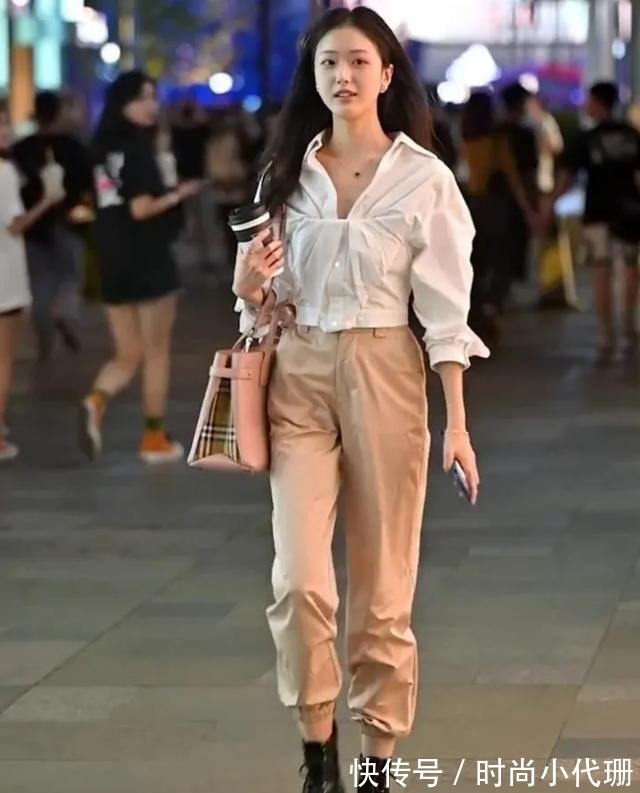 束脚工装裤|复古款白衬衣，搭配束脚工装裤，时尚又休闲的搭配