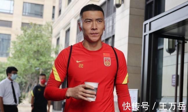 国足|19点!中日大战,首发11人来袭,李霄鹏仍用李铁理念,CCTV5直播