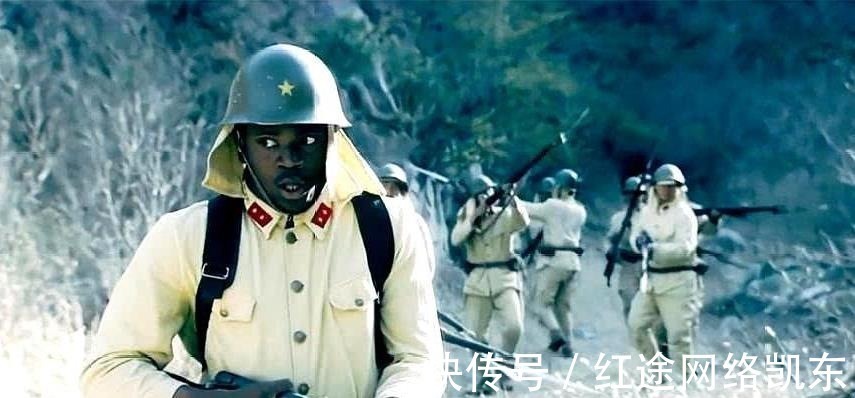 季军|抗日神剧:黑人小伙伪装不成,亮出奥运马拉松季军身份,成功逃脱
