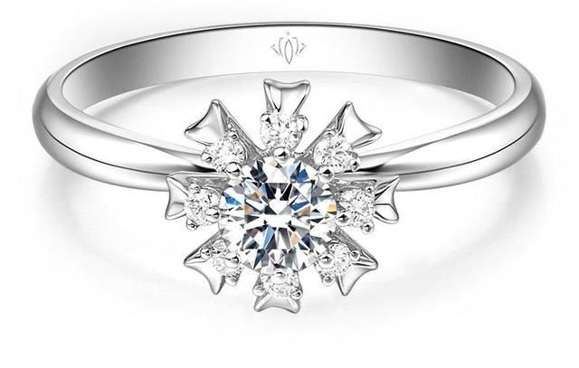 花片|在不增加支出的情况下，6种让钻戒更显大的方法