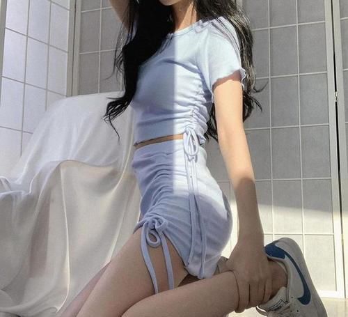 条格、印花工装衬衫太花哨,不如穿件霜色工装衬衫,简约低调时髦