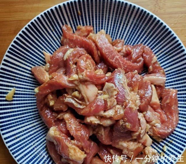 炸酥肉，香酥可口，肉香四溢！