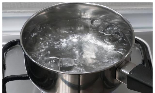 电热水壶|孩童高烧不退,3种“水”或会伤孩子脾胃,聪明妈妈从来不给喝