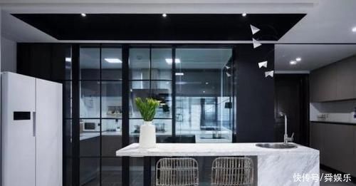 卫生间|买“对称式”户型，坚持沙发不靠墙，全屋多间房，这么装实用!