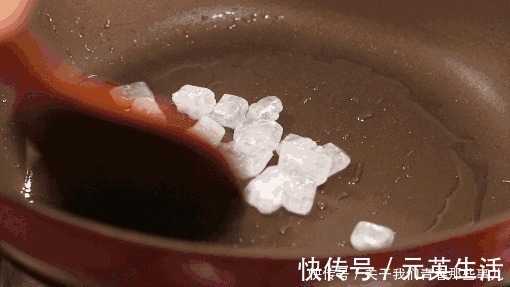 黑不发苦|炒糖色,先放冰糖就错了,多做1步,糖色红亮诱人,不发黑不发苦