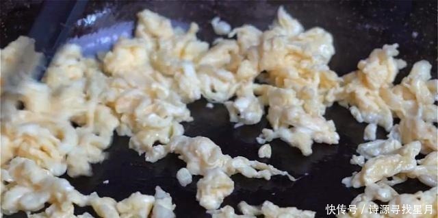 面片|玉米面这样做真好吃，一擀一煎，5分钟出锅，连吃一个月都不腻