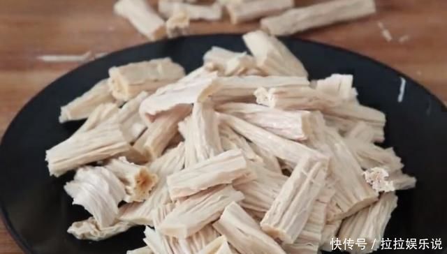 腐竹这样做才叫香,简单快速,入味下饭又解馋,不吃撑都停不下来