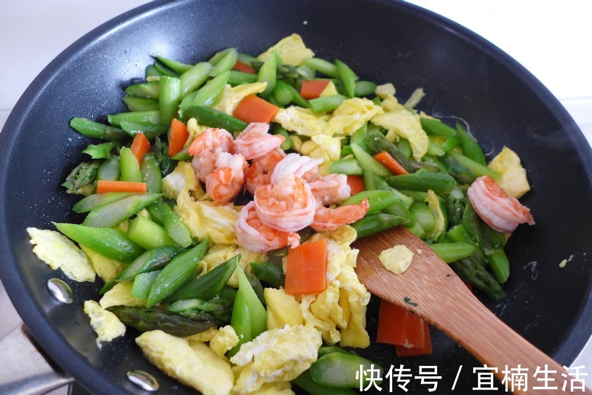 虾仁|芦笋和虾仁的完美组合，随手一炒，鲜美下饭，清爽解腻