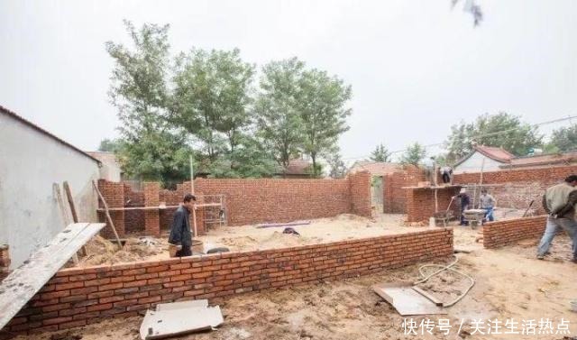 旧农舍改造成花园,一年四季花开不断,邻居看了羡慕的不得了!