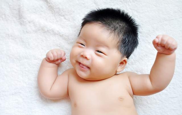 新生儿|6月龄宝宝会有以下“本领”,如果不达标,建议家长做个全面检查