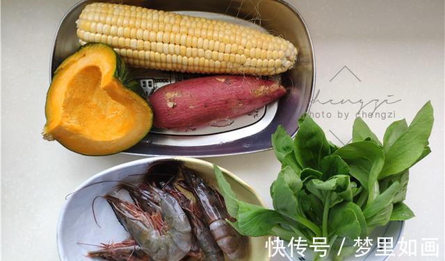 南瓜|46岁阿姨一人食午餐，焖一锅饭菜都有了，网友家里没矿，吃不起