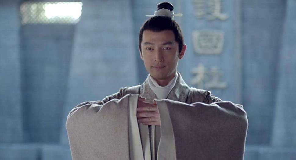 这块树化玉年代悠久,为何是难得宝贝,竟是玉化虫的缘故