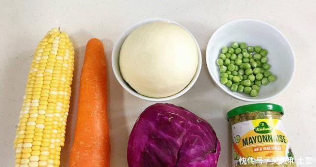 馒头什锦蔬|早餐还吃烤面包吗馒头加蔬菜沙拉,再加一种,营养健康