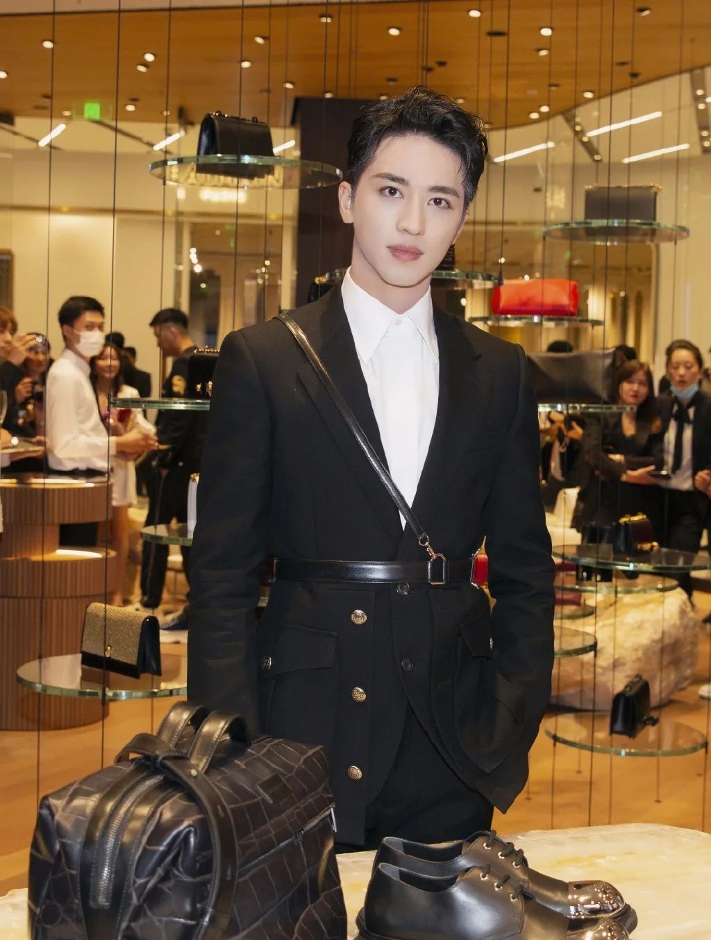 邓紫棋|热巴新戏、唐嫣综艺、许魏洲快本、邓紫棋跑男、许佳琪新杂志