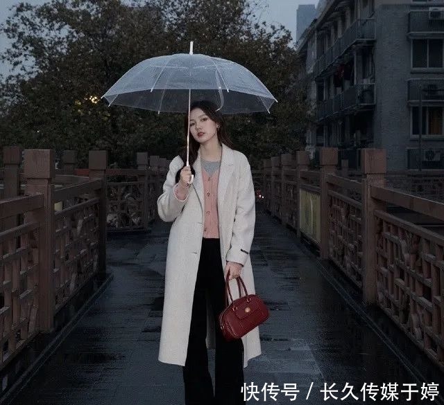 冬天穿“长大衣”，学会这3种穿法