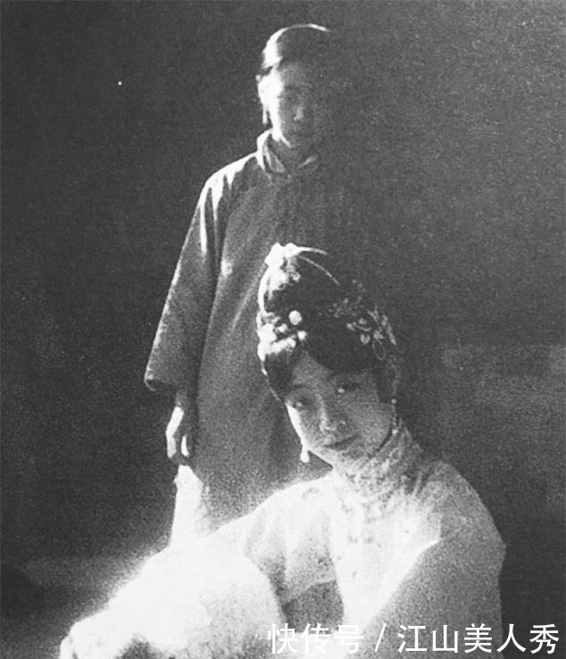 俏皮|“末代皇后”婉容照片，图3鼓捣相机，图4扮“太监”尽显俏皮