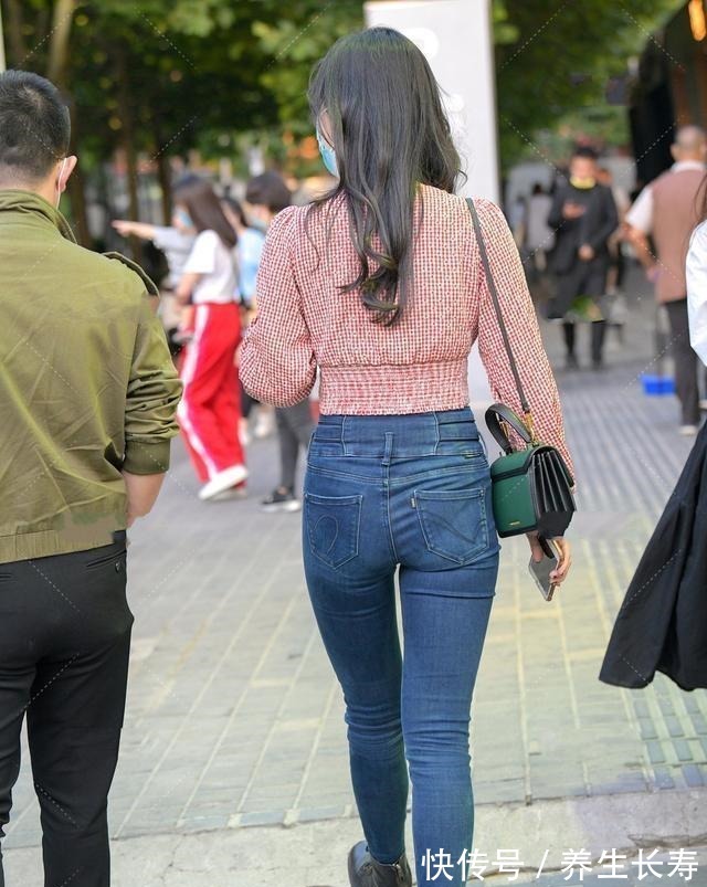 链条包 打底裤洋溢着时尚休闲感,展现高挑显瘦身材,让你美出高度!