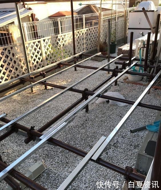 露天甲板|我家要是有个大院子，我也在门前铺一层钢管抬高，露天甲板好结实