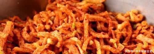 秋冬的萝卜又好吃又便宜,买一堆大萝卜做泡菜,腌萝卜干,美味