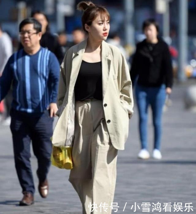 从容|加绒的皮衣搭配黑色修身长裤,高贵冷艳,从容优雅