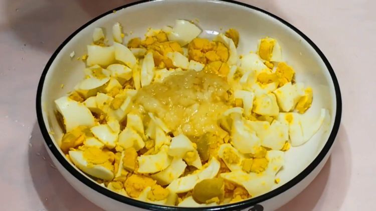 快过年了，教你用黄瓜做一道拿手菜，8分钟就上桌，待客也有面子