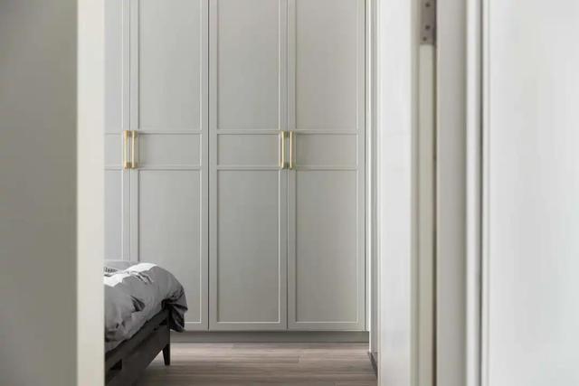 黄铜色|她家130平的新房,满足了我对家的一切期待,全屋干净利落超有品