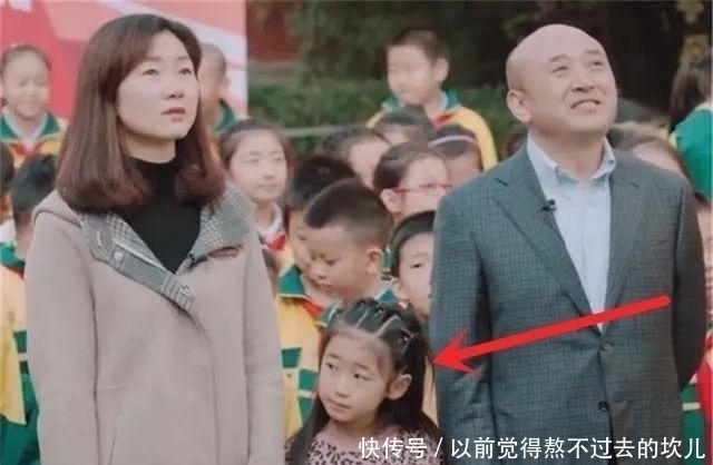 孩子|儿子当众“吐槽”爸妈偏心妹妹,看到妹妹脸后,网友:是我也偏心