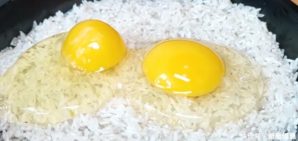 1碗大米打2鸡蛋,不熬粥不做饭,出锅松软鲜香,大人孩子都爱吃