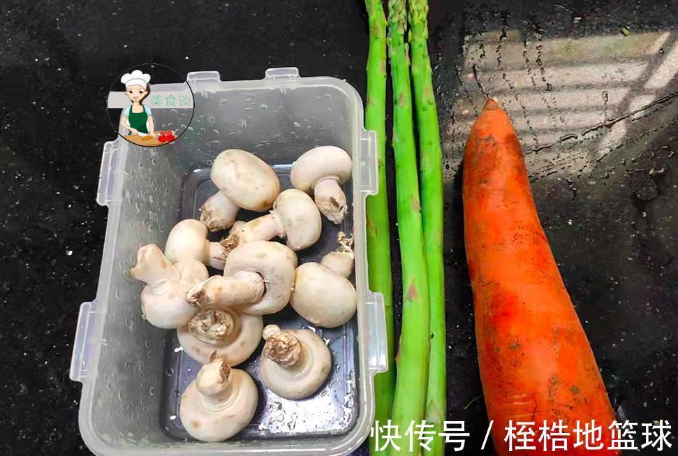 焯水|秋天，此三样素菜一起炒，鲜美极了，不放肉炒也香，秋天吃特养人