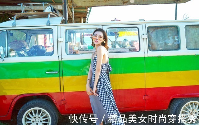 旅游|一款仙气飘飘的旅游海滩度假连衣裙，让你留住永不消失的风采