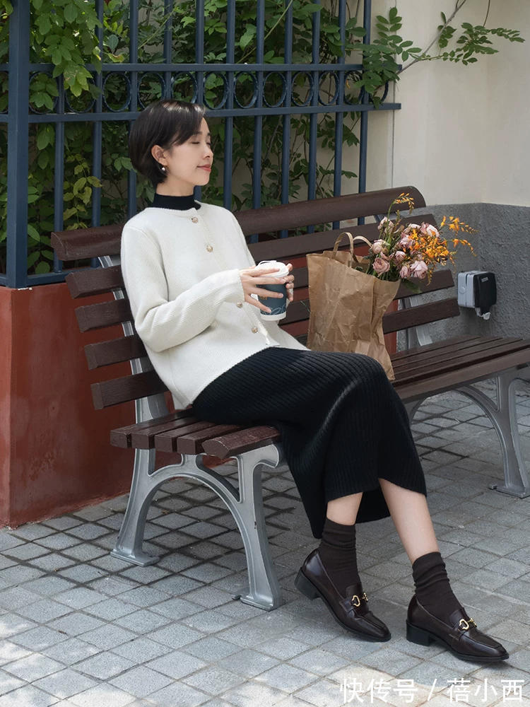 针织裙 穿衣从“土气”到“高雅大气”,40+女人需要做啥?半身裙能帮你