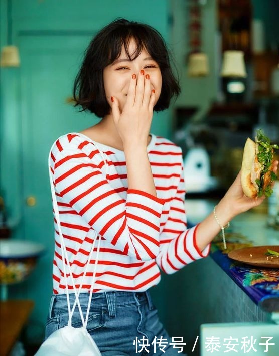 女人|爱笑的女人最好命!瞧美女博主的“治愈系穿搭”:优雅又迷人!
