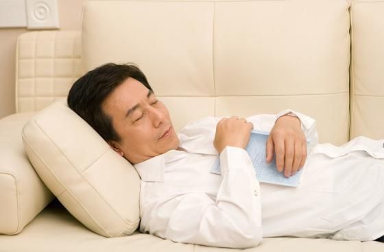 手麻是脑血管堵了厨房里1物，开水泡点喝，血管会通，脑梗会走