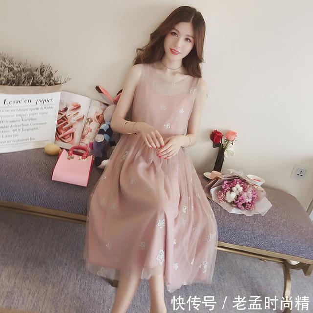 钩花|今年一款浓浓法式风情的连衣裙,很优雅的既视感