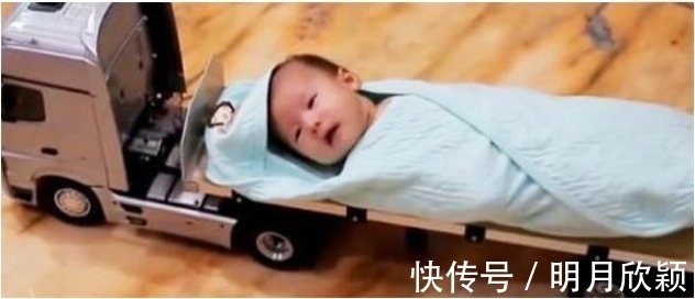 老公|奶爸在家看娃,妈妈不放心,临时回家,打开门看到这一幕笑翻在地