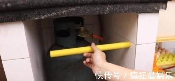 纸板|洗洁精压嘴别扔掉,装在灶台下,老妈直夸我