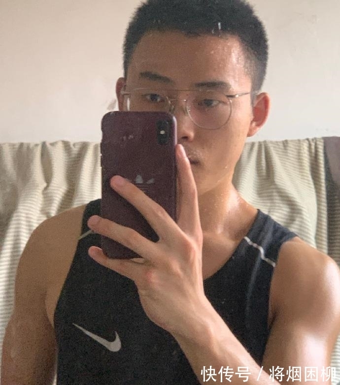 小哥|身高不够肌肉来凑,25岁小哥健身日常,一年没少做俯卧撑!