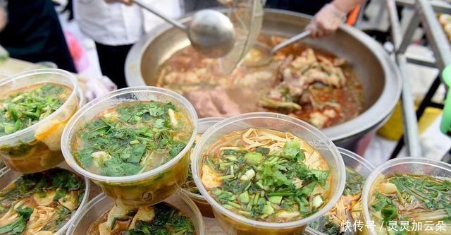 一碗热气腾腾的徐州牛肉面、赢得了众多网友的一致好评!