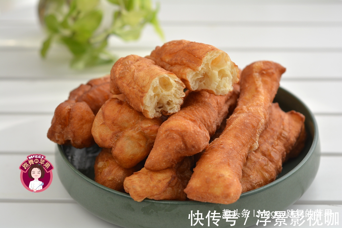 两种方法做出蓬松大油条，手快只要半小时，外酥里嫩太解馋了