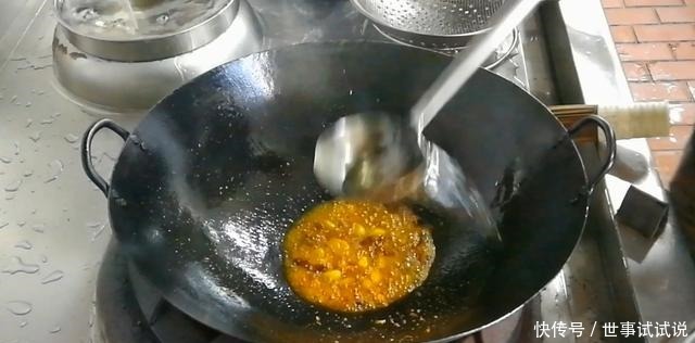 大厨将羊肉加这个一起烧,简单易学,香辣开胃,好吃停不住嘴!