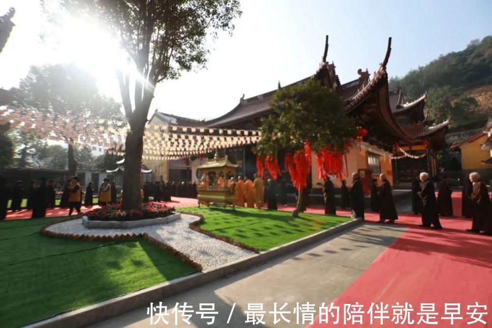 梁歪@风水先生告诫孙子:“前门不点灯,后院不亮堂”,究竟啥意思?