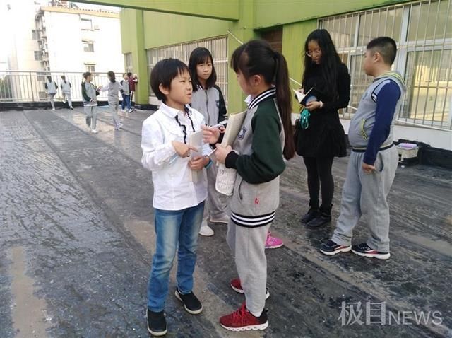 这所小学里竟藏了一座生态园，学生：没想到可以在学校养鱼