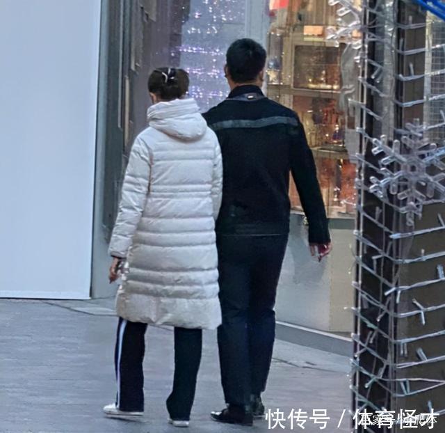 恋情|国乒喜事!丁宁恋情曝光,和神秘男牵手逛街,球迷调侃身形像方博