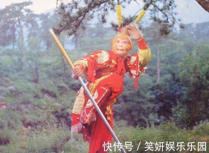 上联&学生出上联“八戒洗澡,猪下水”调侃胖老师,谁知老师的下联更牛