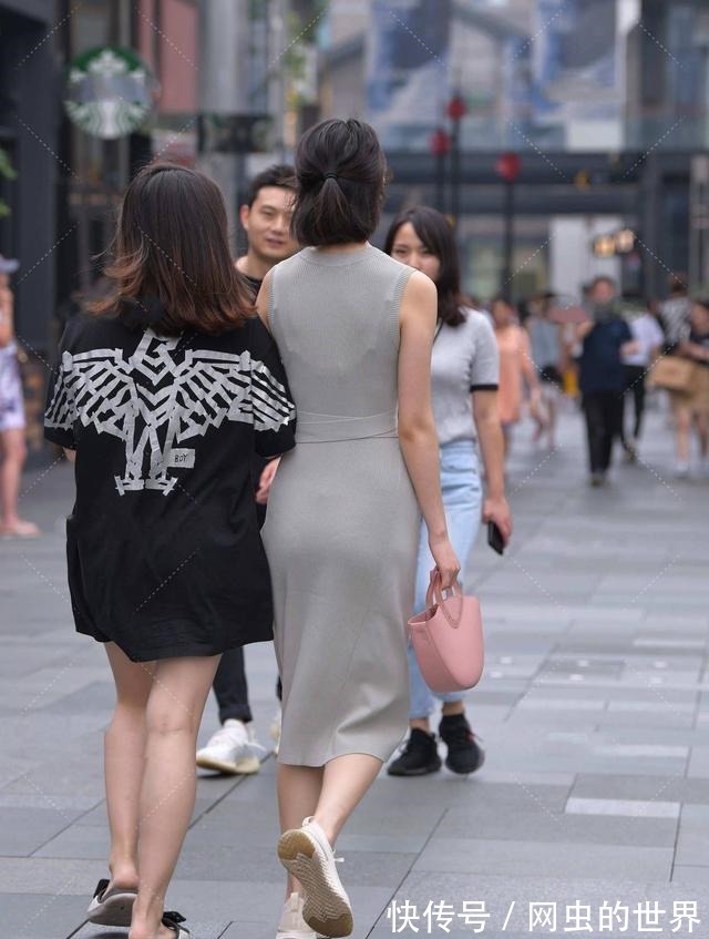 连衣裙 一件灰色的连衣裙,温柔而优雅,很容易比得上黑色的连衣裙!