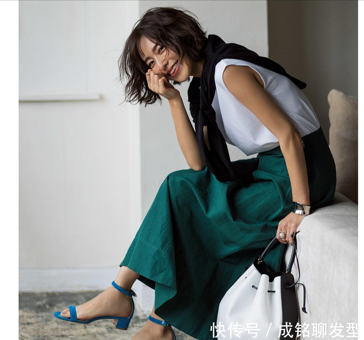 半袖|今年“半袖T恤”已经失宠,换成无袖T恤更吸睛,随性休闲又有个性