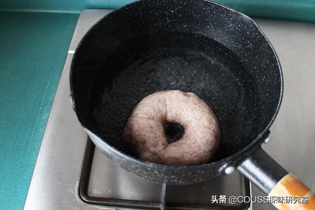 低糖低油的椰香黑全麦贝果，健康又美味